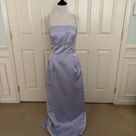 Lovely pale blue gown - Picture 1 of 2